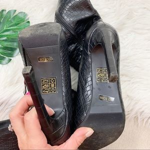 Unbranded Shoes - Reptile Printed Black Mid Calf Heel Boot Unbranded Shoes - Reptile Printed Black Mid Calf Heel Boot